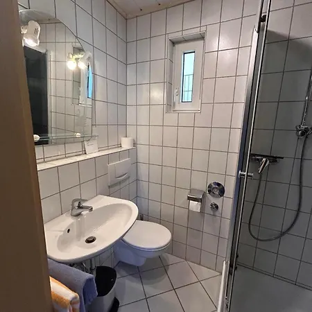 Konukevi Gaestehaus Im Unnerdorf Berg (Hof)